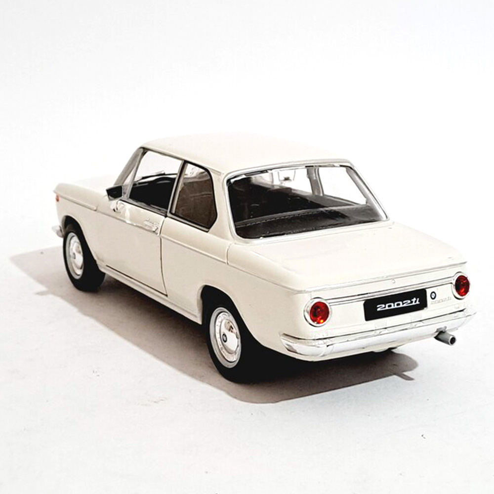 ماشین بازی ویلی مدل فلزی3 BMW 2002
